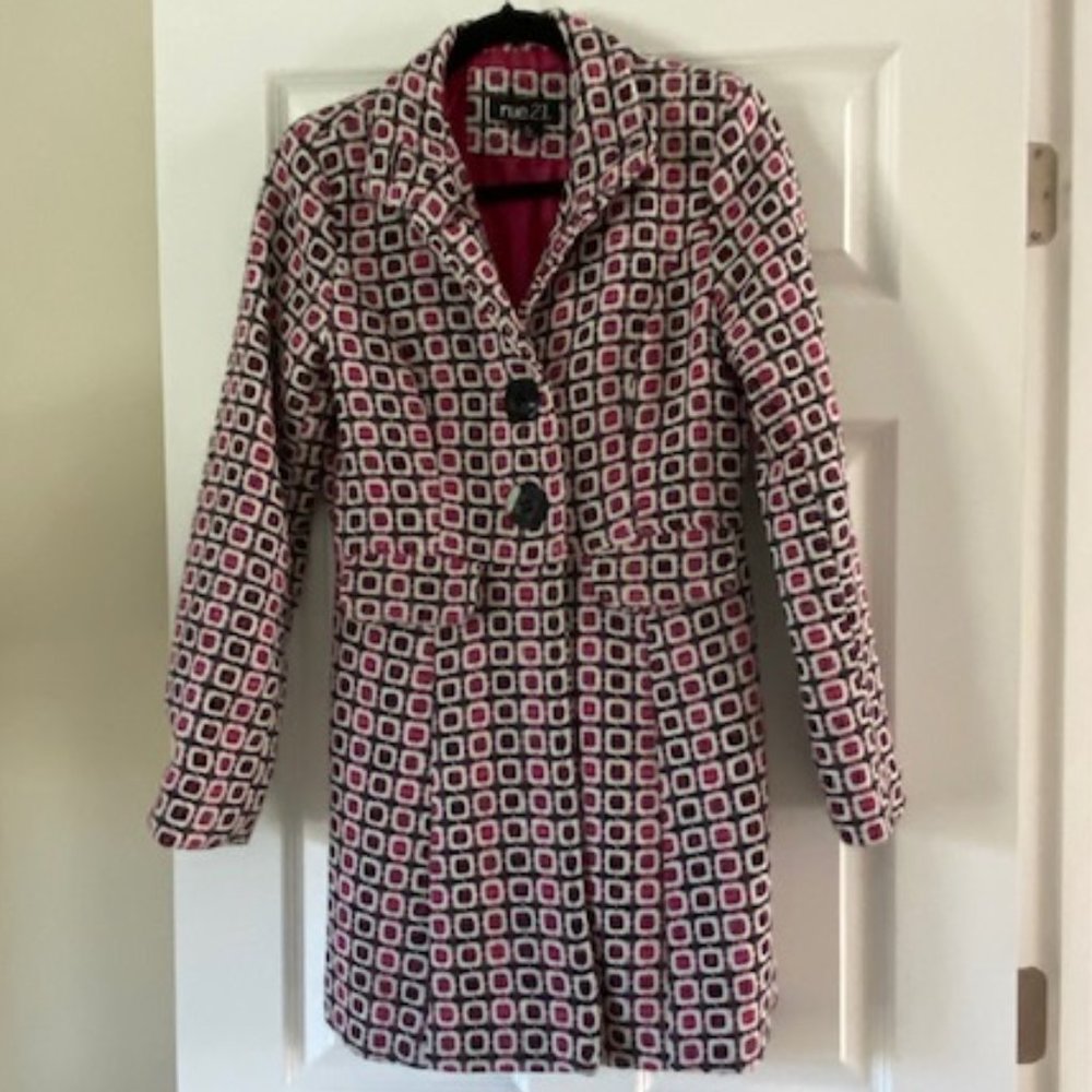 RUE21 HEAVY COAT BLACK, PINK & WHITE M